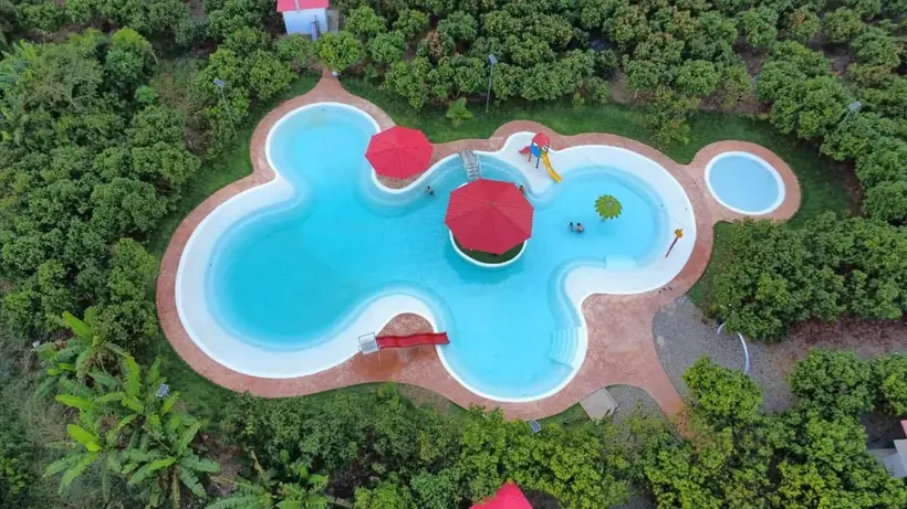 Piscina tipo playa terminada con PISCIYÁ, vista desde el aire